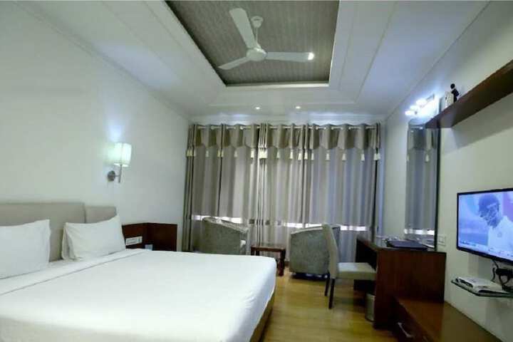 Room 8 of 19