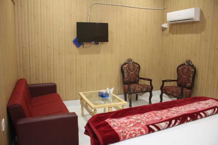 Room 4 of 43