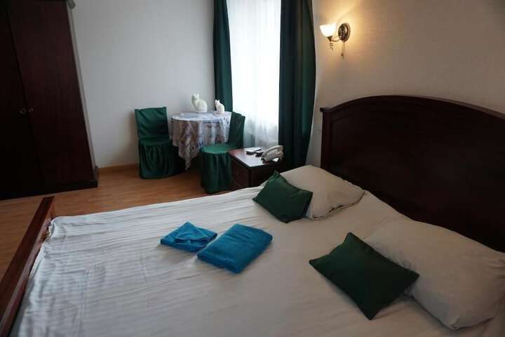 Room 13 of 33