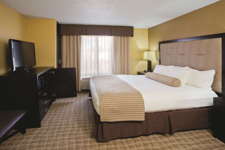 1 King Bed (21 of 32)