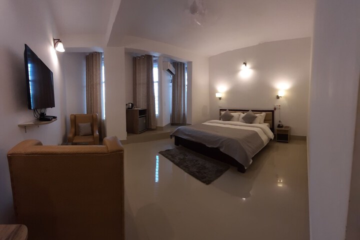Room 8 of 42