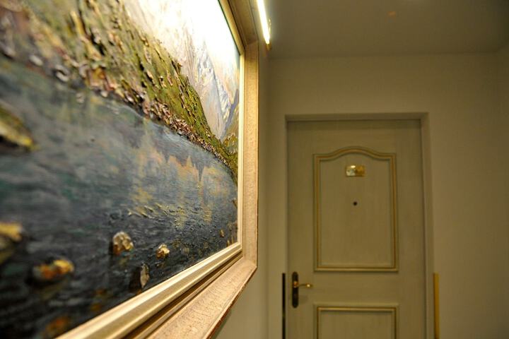 Ballroom/Hall 87 of 90