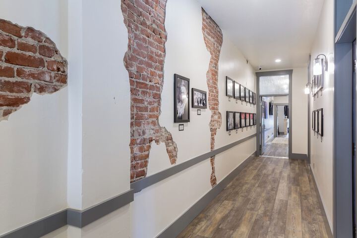 Ballroom/Hall 15 of 20