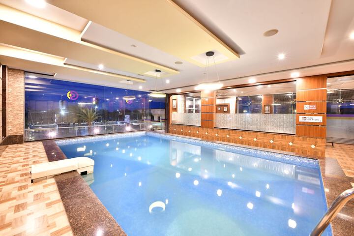 Pool 33 of 65
