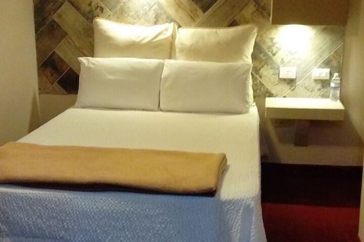 Room 5 of 38