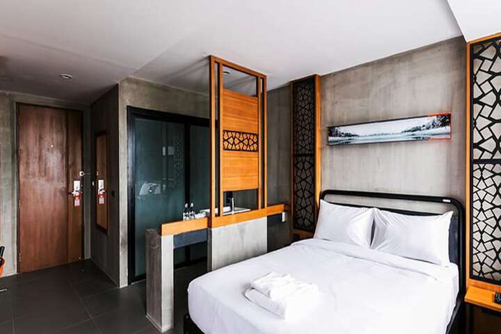Room 4 of 32