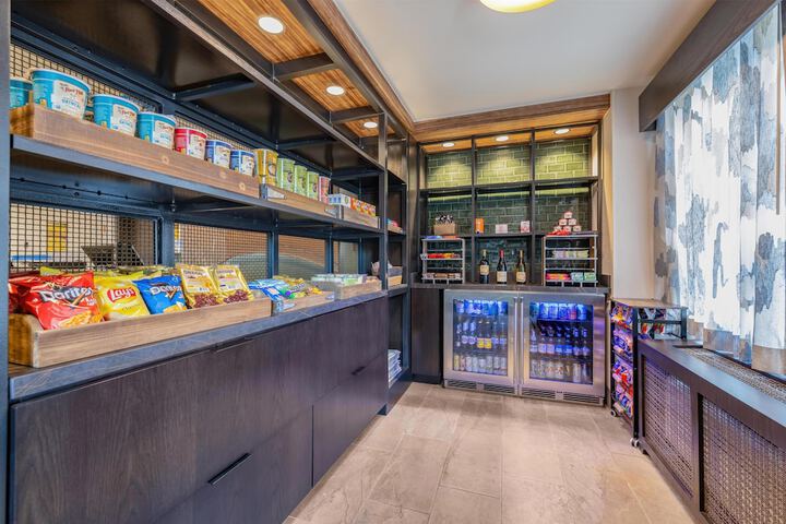 Snack bar