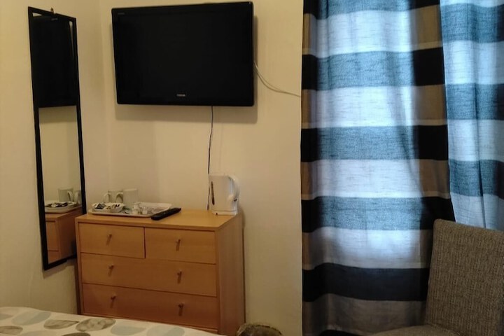 Room 30 of 143
