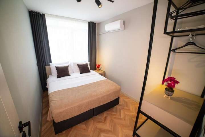 Room 8 of 43