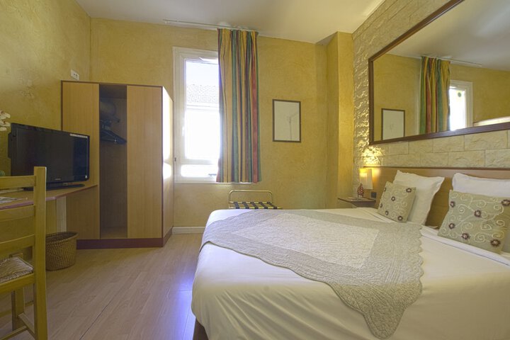 Room 4 of 11