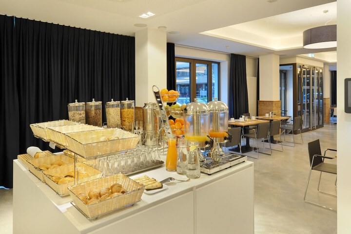 Breakfast/Coffee Service 52 of 75