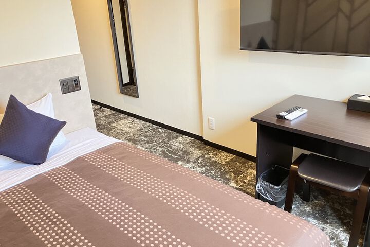 Room 3 of 12
