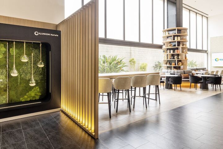 Entrance & Lobby