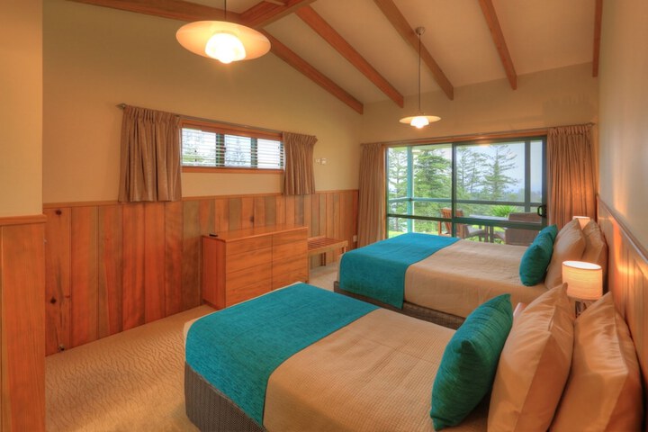 Room 5 of 28