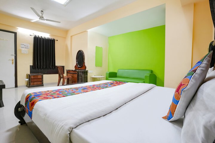 Room 17 of 33