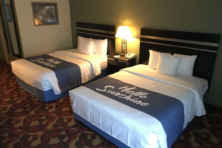 2 Queen Beds (2 of 14)