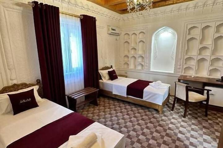 Room 4 of 25