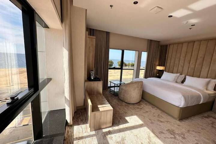 Room 7 of 19