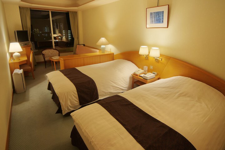 Room 6 of 65