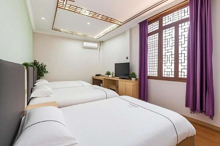 Room 15 of 34