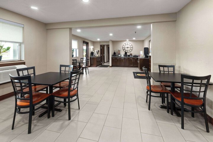 Breakfast/Coffee Service 56 of 66