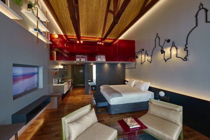 Room 8 of 47