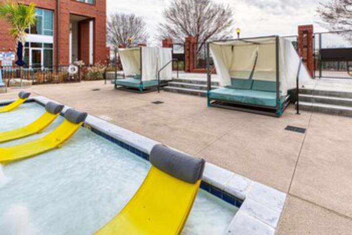 Sundeck 275 of 283