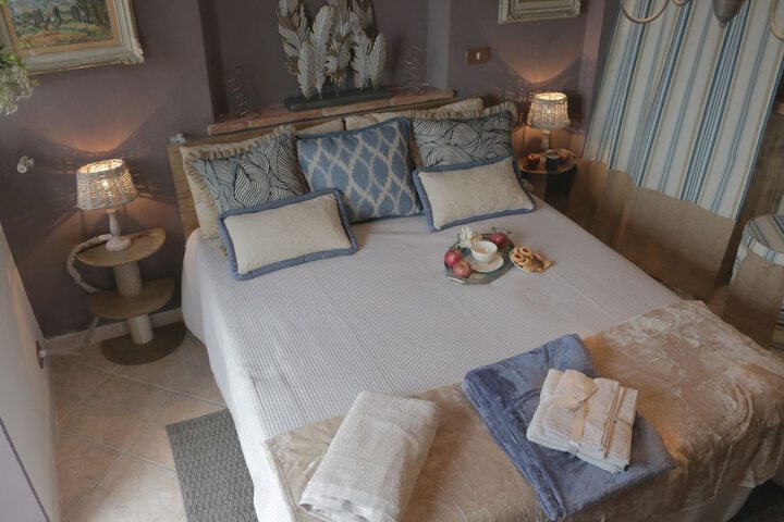Room 7 of 27
