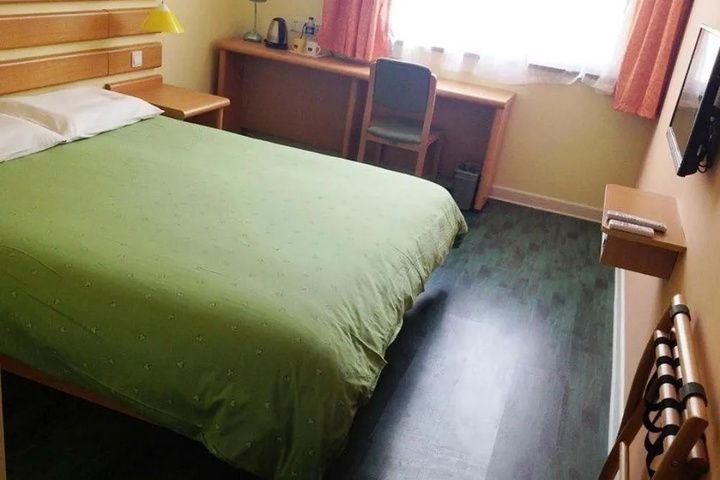 Room 5 of 12