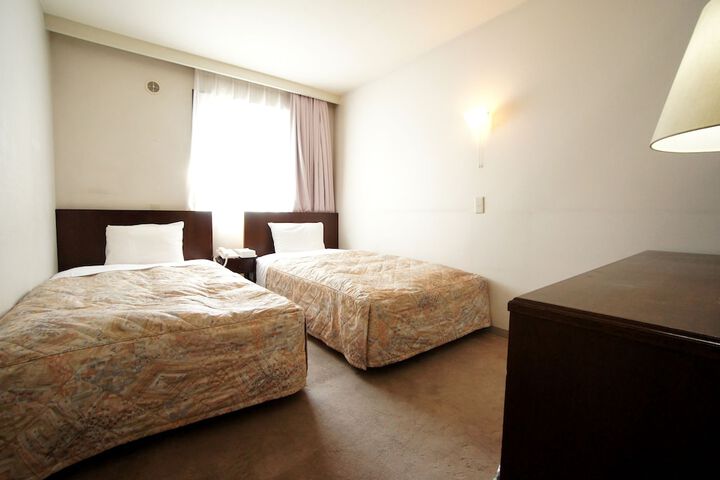 Room 15 of 37