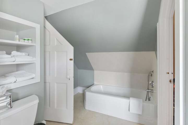 Room 82 of 108