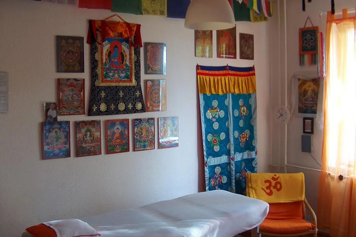 Room 10 of 12