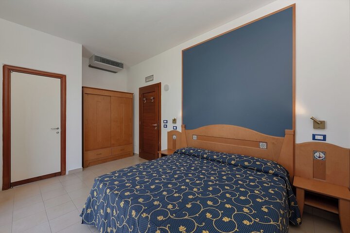 Room 25 of 59