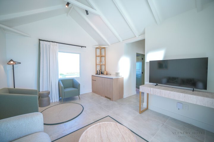 Room 16 of 28