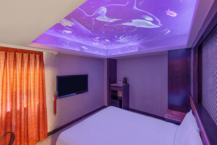Room 36 of 100