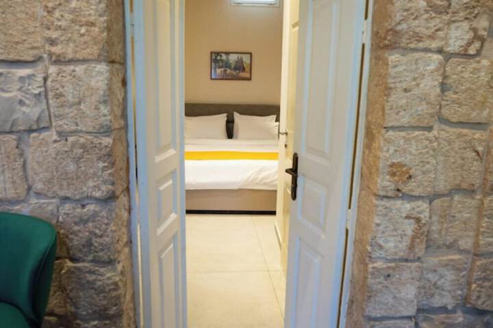 Room 27 of 74