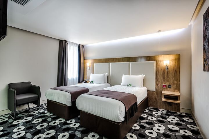 Room 7 of 71