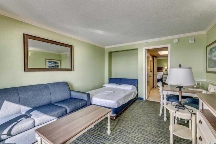 Room 13 of 29
