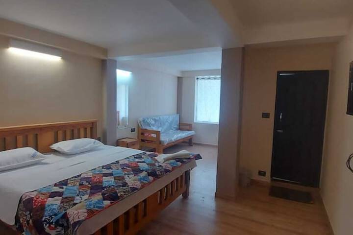 Room 10 of 28