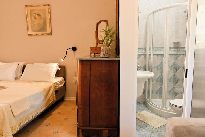 Room 5 of 40