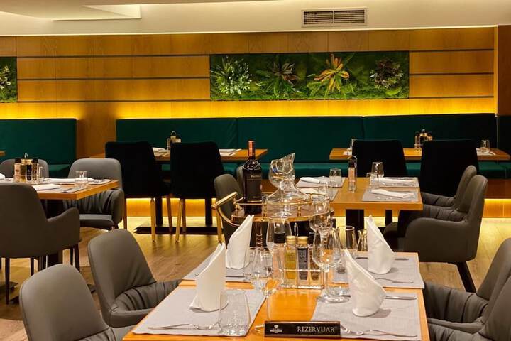 Dining 16 of 21