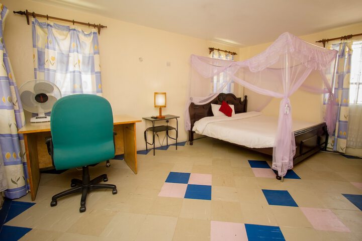 Room 11 of 48
