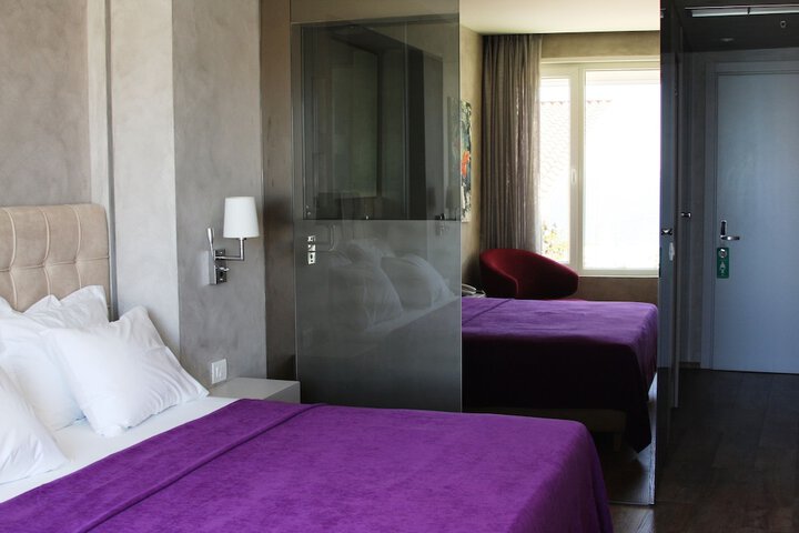 Room 93 of 253