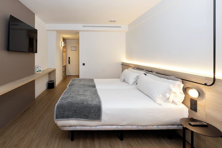 Room 13 of 82