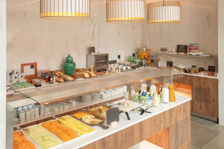 Breakfast/Coffee Service 40 of 67