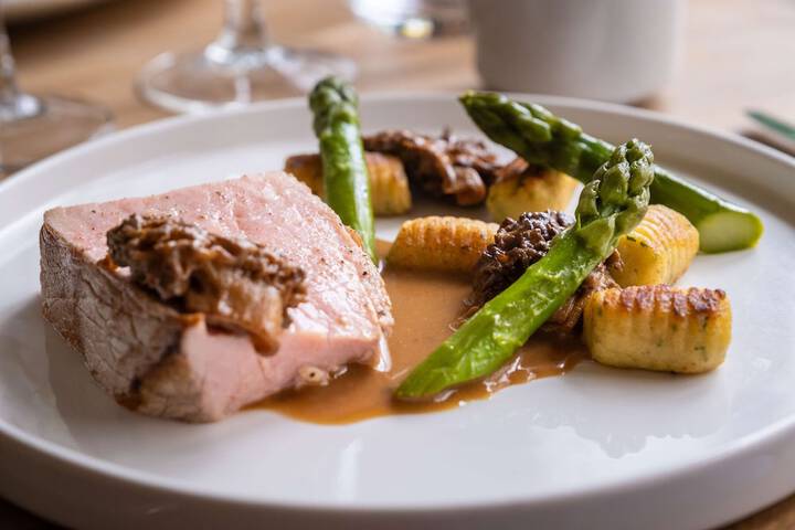Dining 49 of 67
