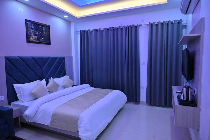 Room 8 of 17