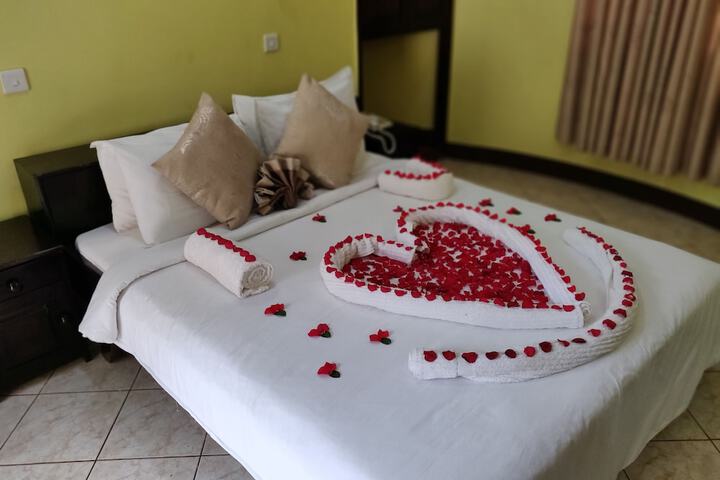 Room 2 of 39