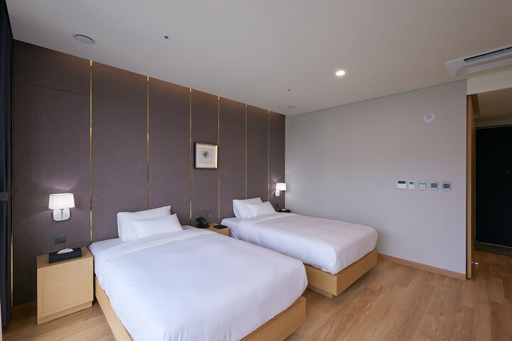 Room 15 of 46