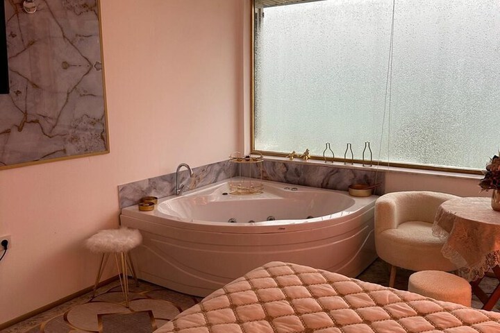 Room 13 of 20